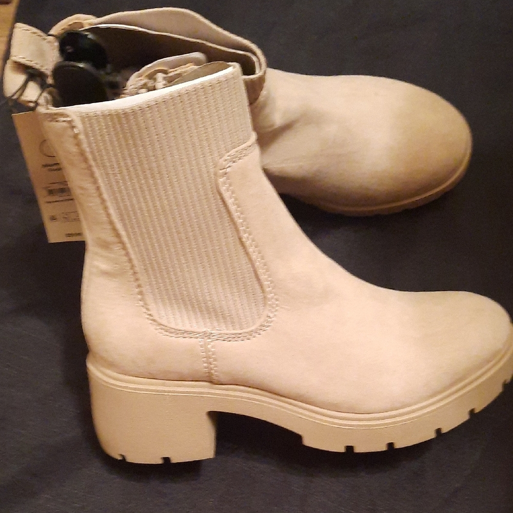 Womens Size 9 No Boundaries Beige Ankle Boots New With Tags Side Zipper